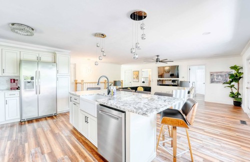 Bella Vista Apartment | Spacious Bella Vista Lake House: Dock, Kayaks, Game Room