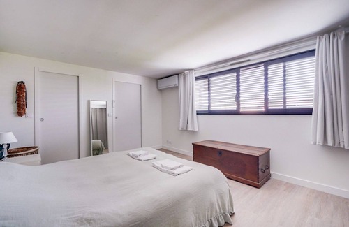 Victor Hugo - Saint-Augustin House | Spacious Bordeaux family home with swimming pool