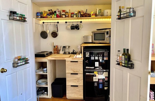 Central Park North Apartment | SPACIOUS BRIGHT 1 BEDROOM APARTMENT 2 BEDS IN LOVELY BROWNSTONE