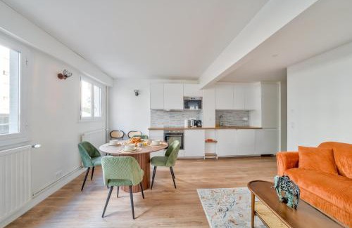Grenelle Apartment | Spacious & Bright 2BR Apartment - Heart of 15th