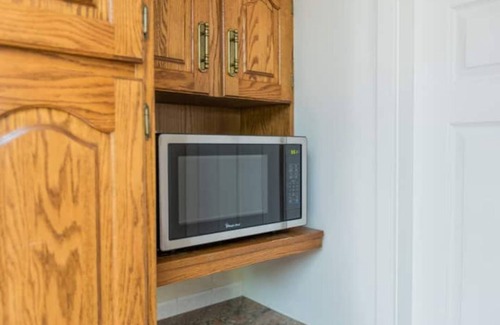 Kitsilano House | Spacious & Bright 3BR + 3BTH near UBC (direct road!) & Downtown