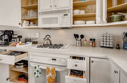 Canyon Gate House | Spacious & bright 3Br 3 Ba home w/ work area near Red Rock Canyon