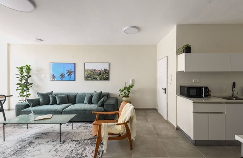 Old North Apartment | Spacious & Bright 3BR Apt with City View