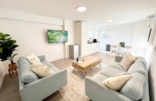 Forrest Hill House | Spacious, bright & central home with all amenities