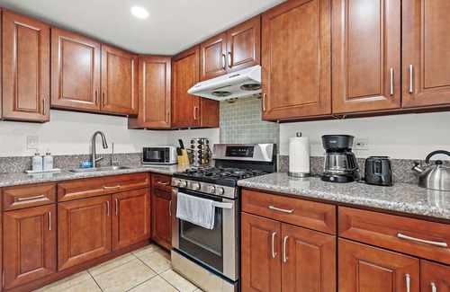 Westmont House | Spacious & Bright Home Fully Equipped