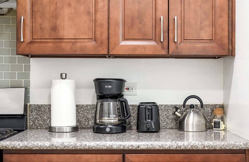 Westmont House | Spacious & Bright Home Fully Equipped