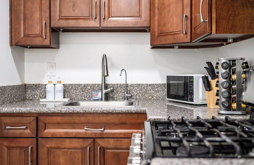Westmont House | Spacious & Bright Home Fully Equipped