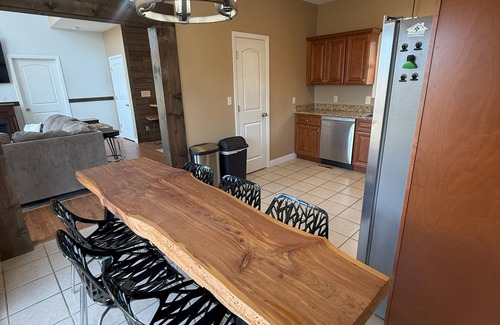 Sloans Valley House | Spacious & Bright Lake Cabin - pet friendly, 8 beds, boat ramp, WiFi