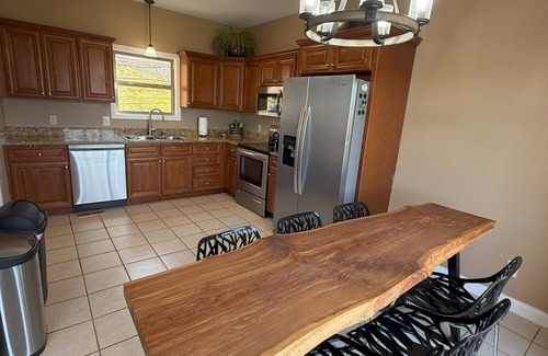 Sloans Valley House | Spacious & Bright Lake Cabin - pet friendly, 8 beds, boat ramp, WiFi