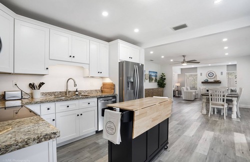 North Andrews Gardens House | Spacious Bright Dream Home & Pool in Oakland Park