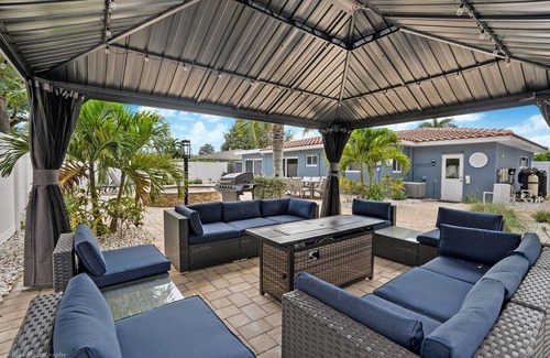 North Andrews Gardens House | Spacious Bright Dream Home & Pool in Oakland Park