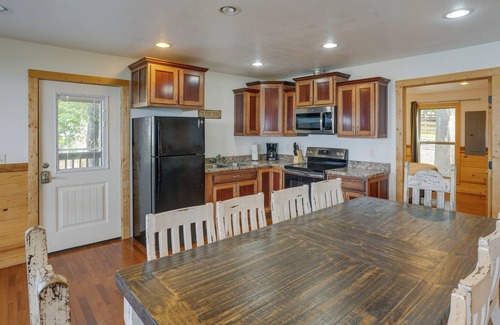 Bryant Cabin | Spacious Bryant Cabin: Private Hot Tub & Views