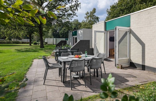 Borger House | Spacious bungalow near the Hunebedcentrum