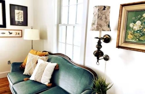 Singers Glen House | Spacious bungalow with rural views & vintage charm