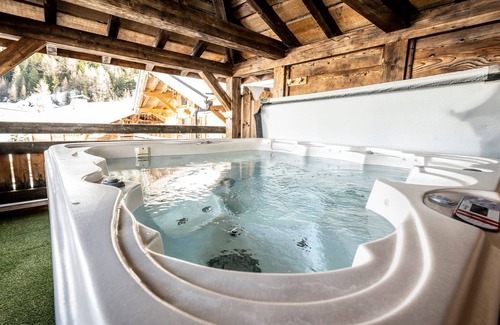 Plagne 1800 Ski Chalet | Spacious Chalet · Ski-in/Ski-out · Hot Tub & Sauna · Stunning Views · Sleeps 15