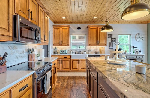 Cullowhee Cabin | Spacious Cabin, Hot tub, View, Games, Bunk