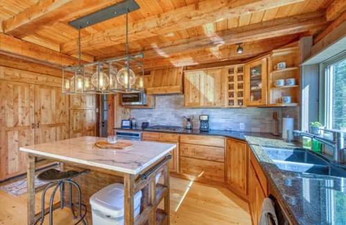 Woodland Park Cabin | Spacious cabin in the woods w/a private hot tub, deck, & fireplace SUV needed