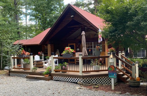 Blairsville Cabin | Spacious cabin located in the Blue Ridge Mountains on the beautiful lake Nottely