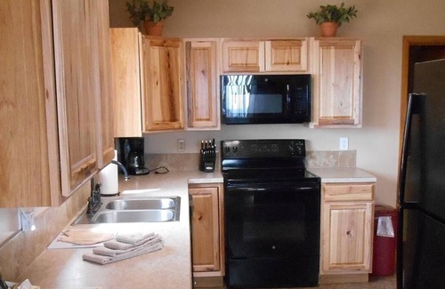 Lead Cabin | Spacious Cabin near Deadwood for Rally with Paved Roads - nat Barefoot Resort!