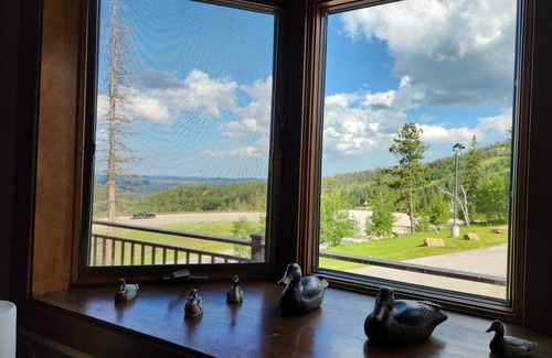 Lead Cabin | Spacious Cabin near Deadwood for Rally with Paved Roads - nat Barefoot Resort!