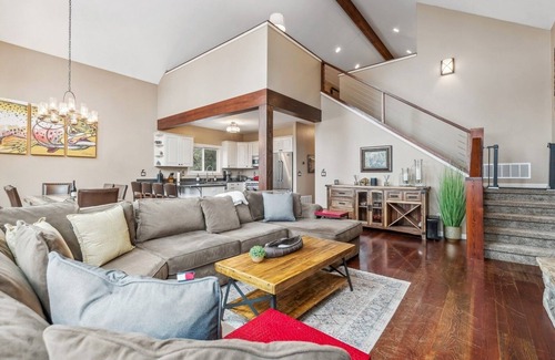 Somers Cabin | Spacious Cabin Retreat with Lake Views & Hot Tub