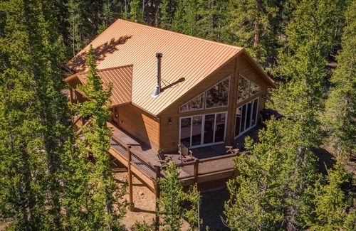 Michigan Hill Cabin | Spacious Cabin w/Views & Deck Near Jefferson Lake