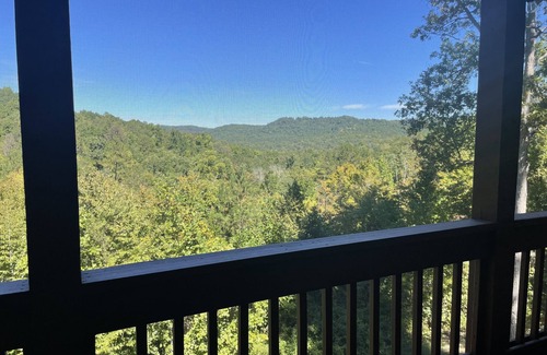 Sloans Valley Cabin | Spacious Cabin with a View