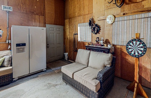 La Pine House | Spacious cabin with bunk house, game room, river view, patio, and fire pit