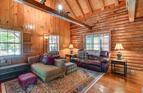 Campbellsville Cabin | Spacious Campbellsville Cabin w/ Pool & Hot Tub!