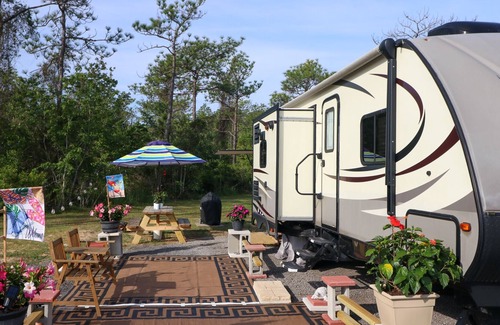 Theodore RV Rental | Spacious camper in a vacation destination! Only 10 mins to Dauphin Island Beach!