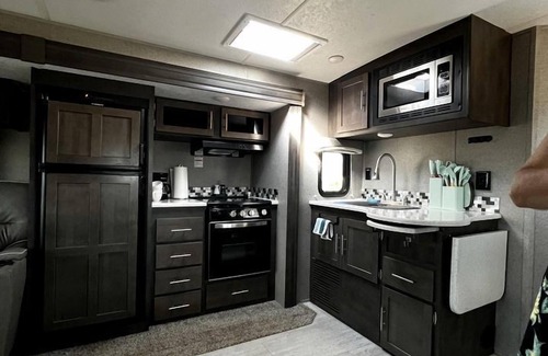 Questa House | Spacious Camper on a Llama Rescue Ranch with Stunning Views near Questa, New Mexico