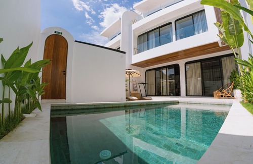 Tibubeneng Villa | Spacious Canggu Villa w/rooftop & private plunge poolnUnity Villa #1