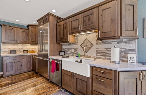 Flagstaff House | Spacious Canyon Peak Pine View Home Game Room Hot Tub