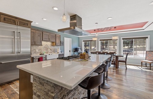 Flagstaff House | Spacious Canyon Peak Pine View Home Game Room Hot Tub