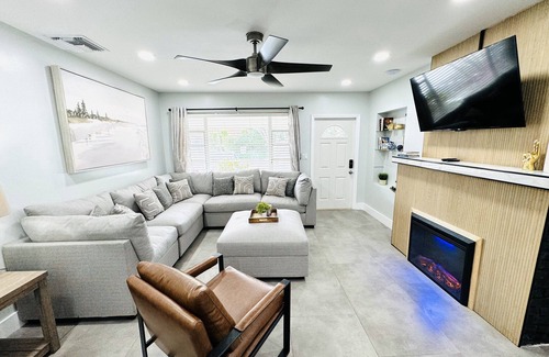 Lake Ridge House | Spacious, Central, 3 Bedroom Home w/Pool Access