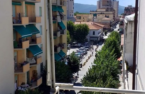 Follonica House | Spacious Central apartment 100 m from the sea.
