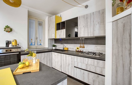 Tricolore Apartment | Spacious central flat for 4 guests