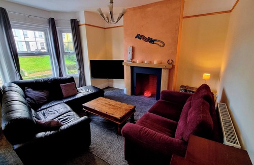 Exmouth Apartment | Spacious centrally located apartment