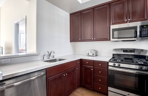 Rancho Park Apartment | Spacious Century City 2BR w/W/D, BBQ, walk to Mall, by Blueground