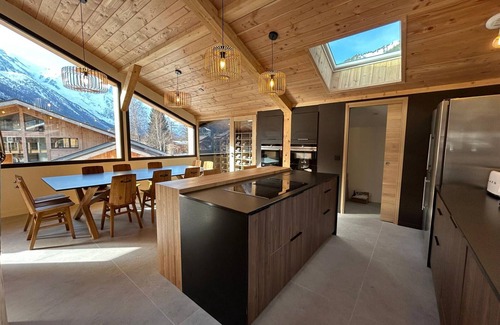 Les Tines Ski Chalet | Spacious chalet with jacuzzi, pets allowed and private parking