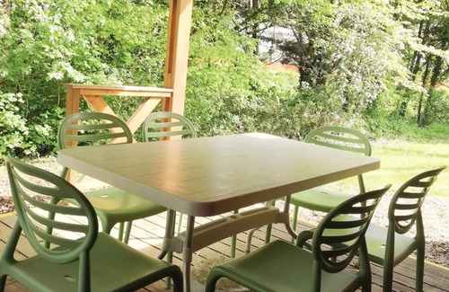 Vouneuil-sur-Vienne Ski Chalet | Spacious chalet with 3 bedrooms and 2 bathrooms sleeps 6