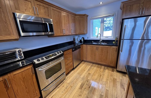 Humber Valley House | Spacious Chalet on Breathtaking Humber River