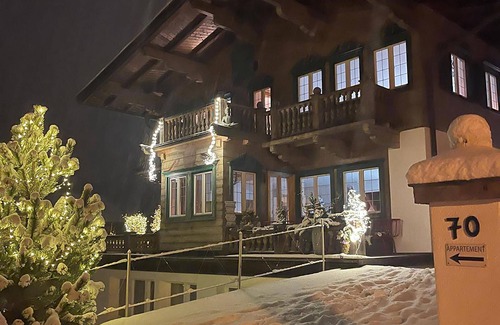 Gundhabing House | Spacious chalet, only 350m to the ski bus