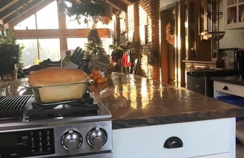 Parkland County Ski Chalet | Spacious Chalet with hot tub 5 mins from beach -sleeps 14