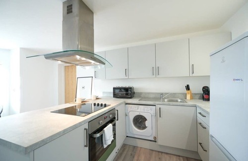 Preston Apartment | Spacious & Characterful Preston Apartment w Parking