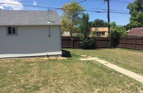 Mar Lee House | Spacious Charming 2-bedroom/2-bath house pet friendly with large yard in Denver.