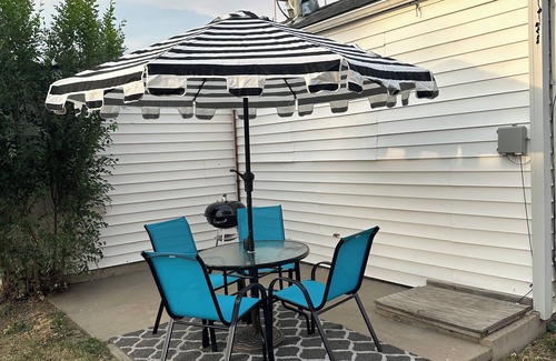 Mar Lee House | Spacious Charming 2-bedroom/2-bath house pet friendly with large yard in Denver.