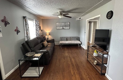 Mar Lee House | Spacious Charming 2-bedroom/2-bath house pet friendly with large yard in Denver.