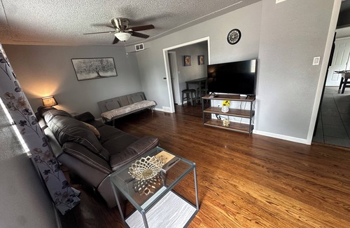 Mar Lee House | Spacious Charming 2-bedroom/2-bath house pet friendly with large yard in Denver.