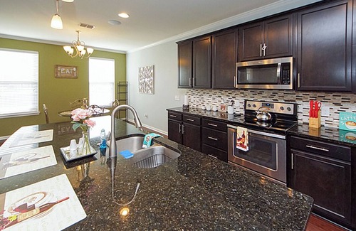 Summerville House | Spacious, charming 2-Story Retreat in Beautiful Summerville – Sleeps 8+
